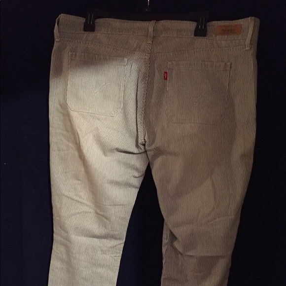 Levi’s Cropped Jeans - Picture 5 of 7